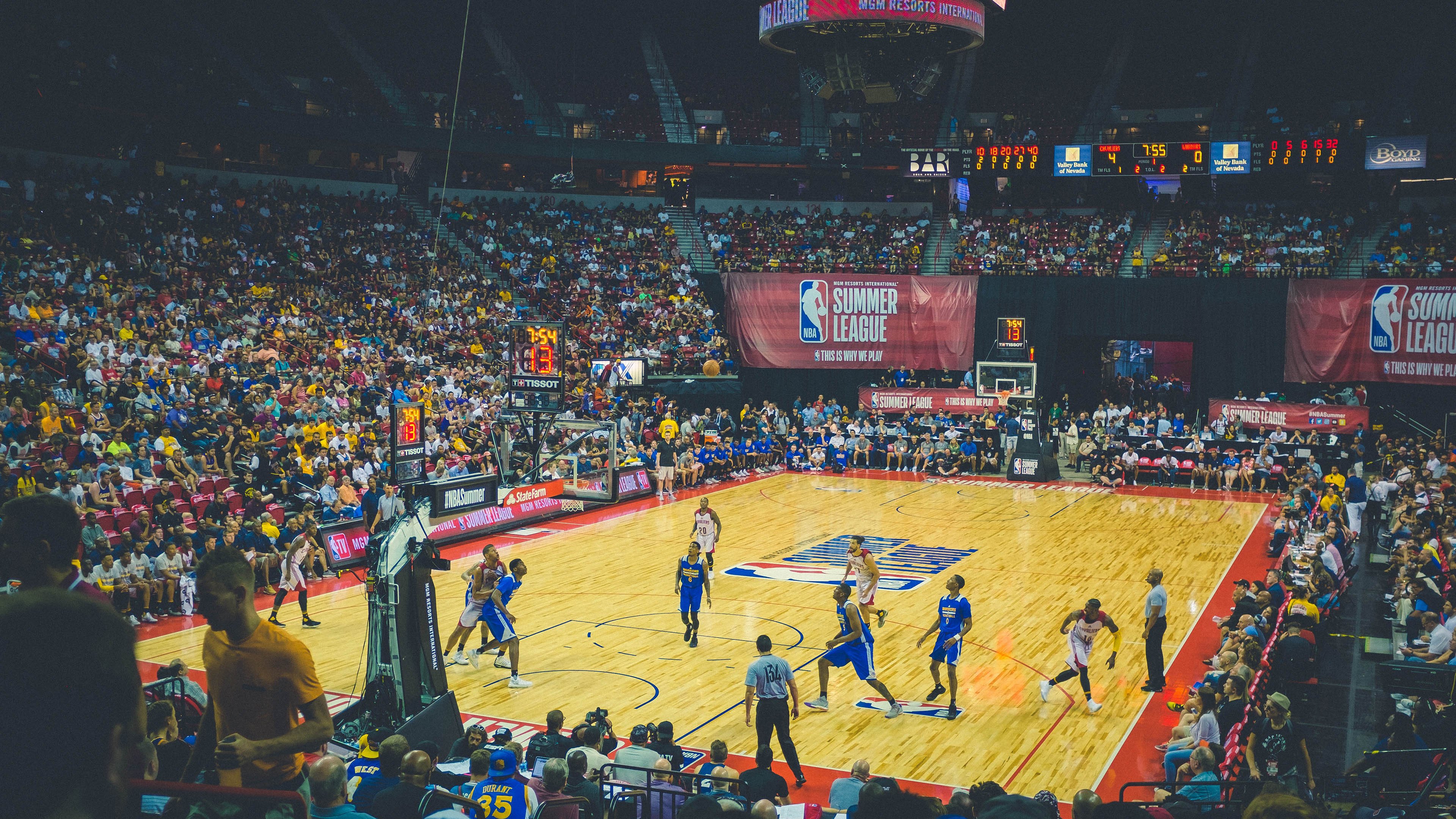 “青训+资本”创新驱动行业快速发展，行业资本投入持续增加，行业资本引入战略